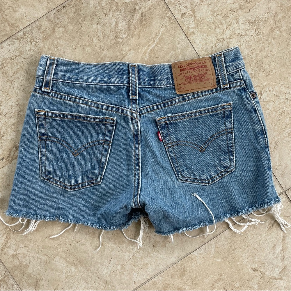 Vintage Levi’s low rise denim shorts